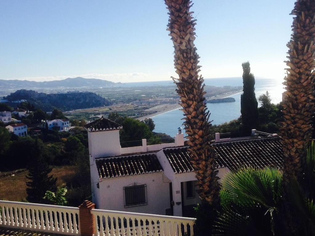 فيلا La Torrecica, Con Caracter Andaluz Y Magnificas Vistas Al Mar Y Sierra Nevada سالوبرينيا المظهر الخارجي الصورة